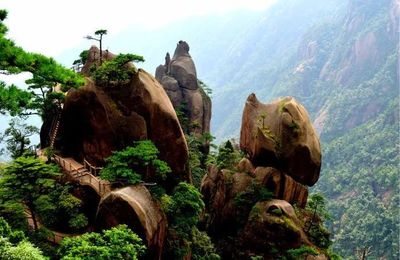 【尊品江西,五星之旅1268元】人間三清山、溶洞奇觀洪巖仙境、婺源篁嶺、夜秀夢里老家(五星尊享)三日游(每周五發班)