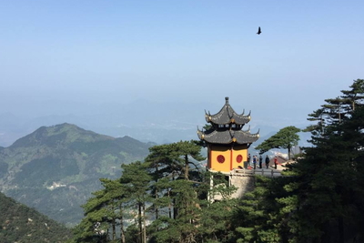 四大佛教重地之一,遙望九華峰,深切地感受詩(shī)人般云霧韻味